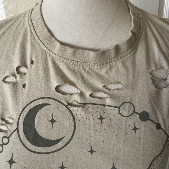 Universe Moon Stars Jr Womens T Shirt Sz Small Destroyed Holes Y2K Skater Street - Picture 3 of 14